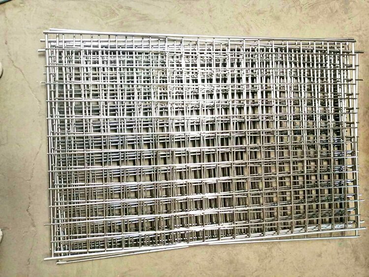 工业异型 网片可分为焊接网片编织网片，镀锌网片和浸塑网片